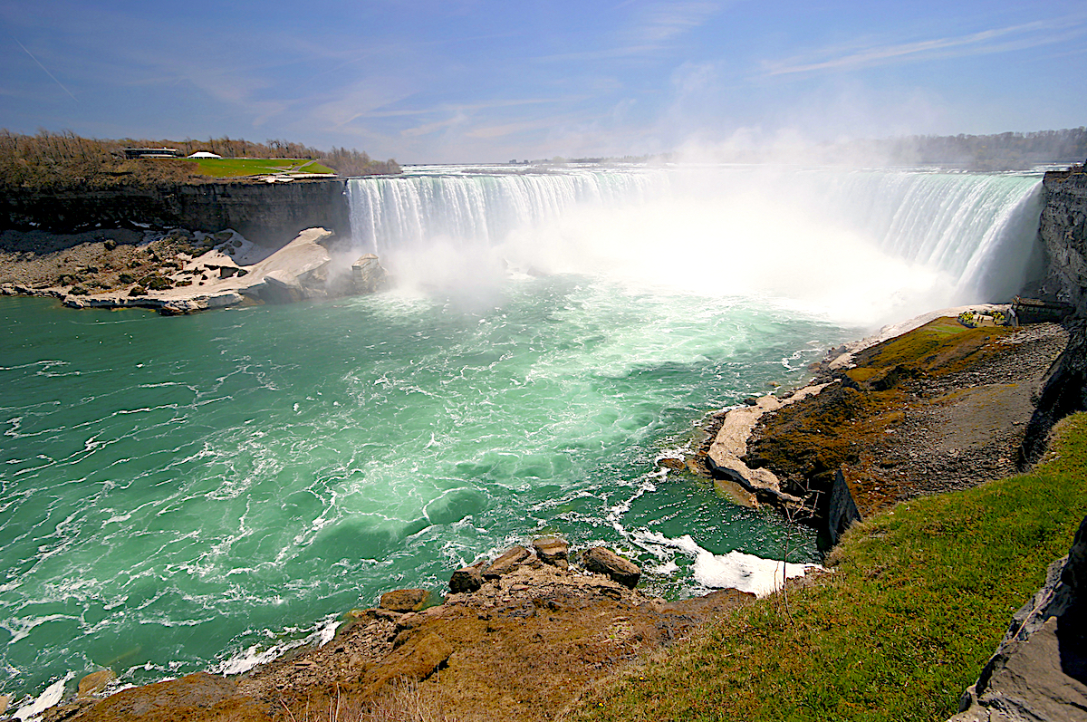 Niagara Falls forms the Canadian-US border (75 miles SE of Toronto)